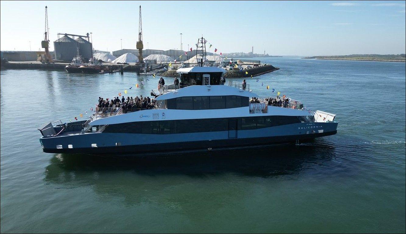 Viagens no ferry entre o Forte da Barra e São Jacinto vão ficar mais baratas