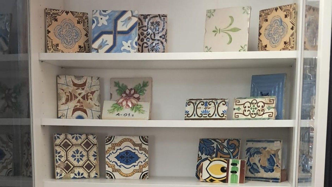 Dia Nacional do Azulejo: Acervo de Ana Velosa e iniciativa de Isabel motiva exposição no DECivil