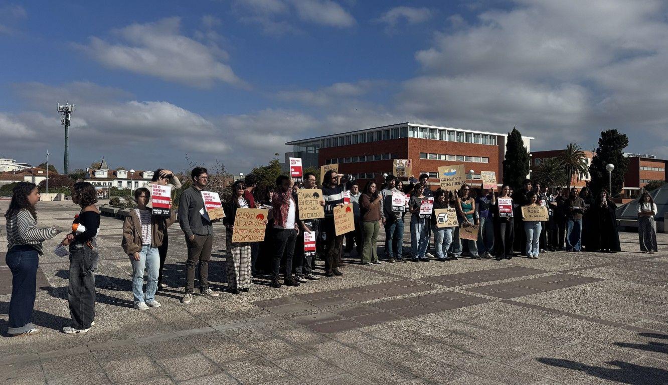 Movimento ‘Agitar a UA’ mobiliza dezenas de estudantes contra descongelamento das propinas