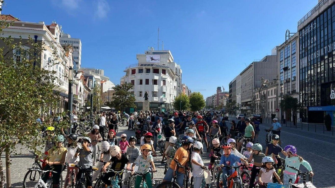 Aveiro: ‘Kidical Mass’ regista “maior número de crianças a pedalar nas suas próprias bicicletas”