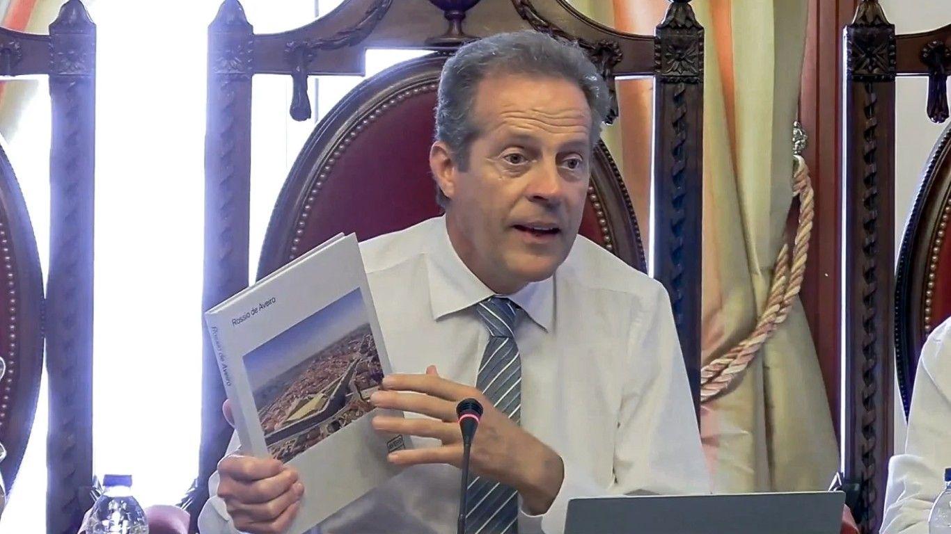 Livro de Ribau Esteves pago pela Câmara de Aveiro motiva críticas da oposição