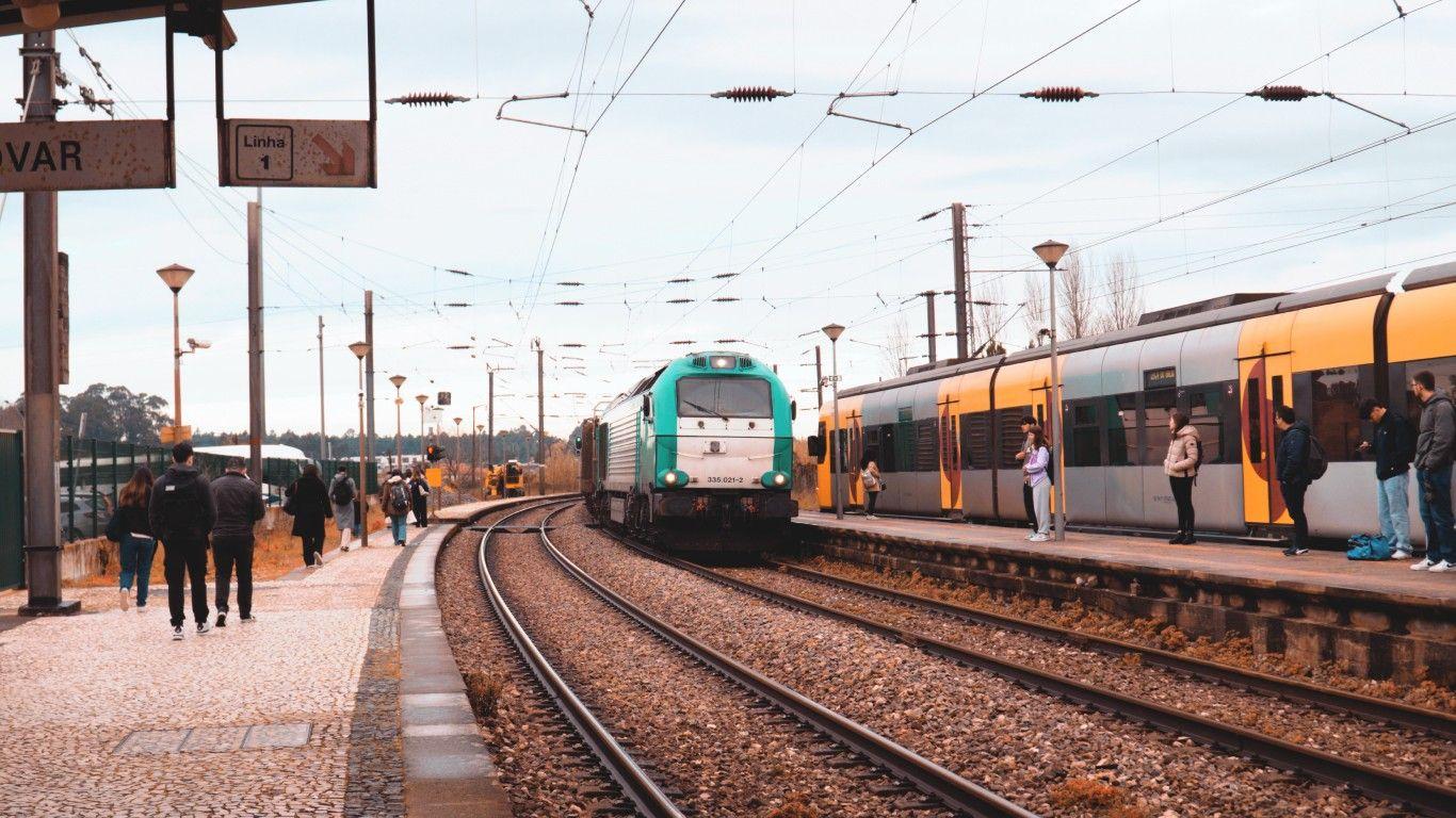 BE critica Governo por preterir ligação ferroviária de alta velocidade Aveiro-Salamanca
