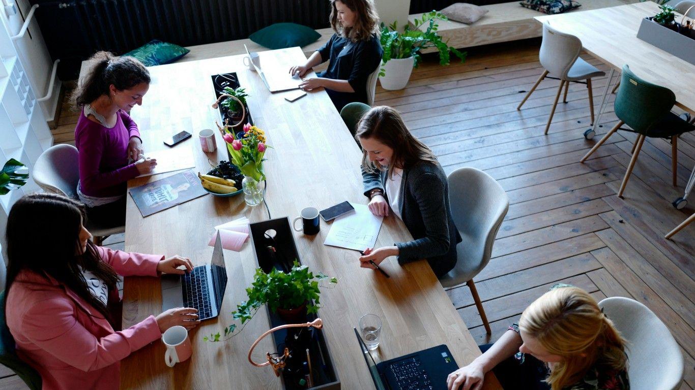 Mulheres jovens são as mais prejudicadas no mercado laboral