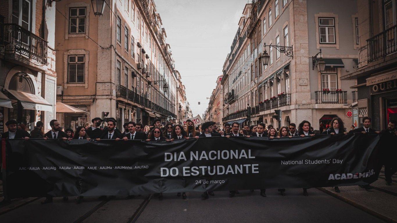 AAUAv apela à participação de estudantes na manifestação em Lisboa no Dia Nacional do Estudante