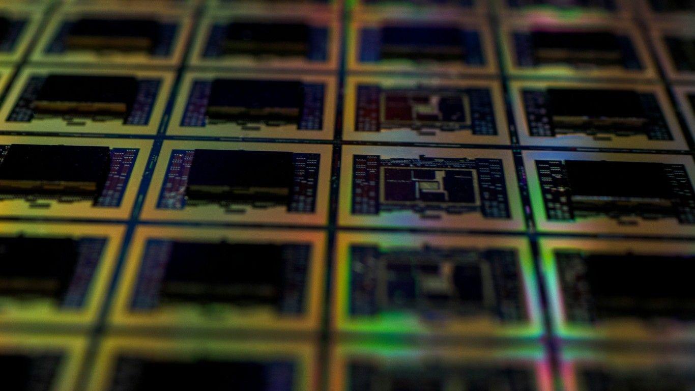 A Evolução Imparável da Eletrónica: Miniaturização, Biologia e Humanidade 