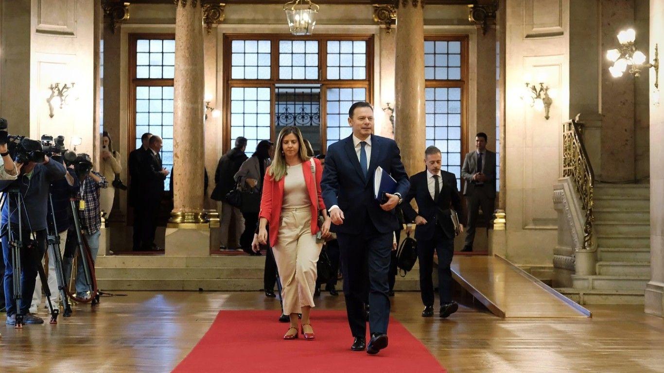 Moção de confiança chumbada: Governo cai e eleições antecipadas nas mãos do Presidente da República
