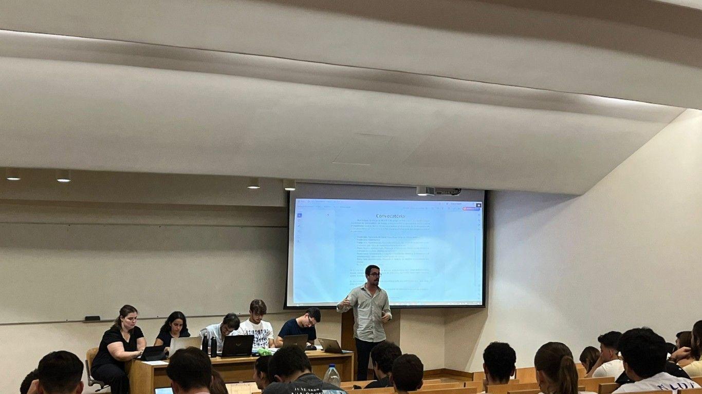 Moções discutidas na Assembleia Geral de Alunos da AAUAv geram divergências 