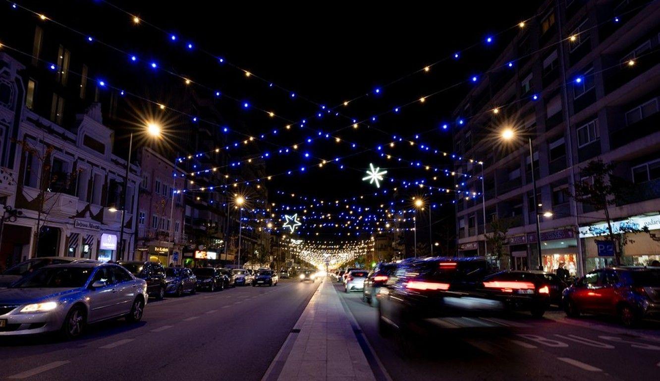 Iluminações de Natal: Afinal, CMA vai aumentar despesa em mais de 100 mil euros relativamente a 2025