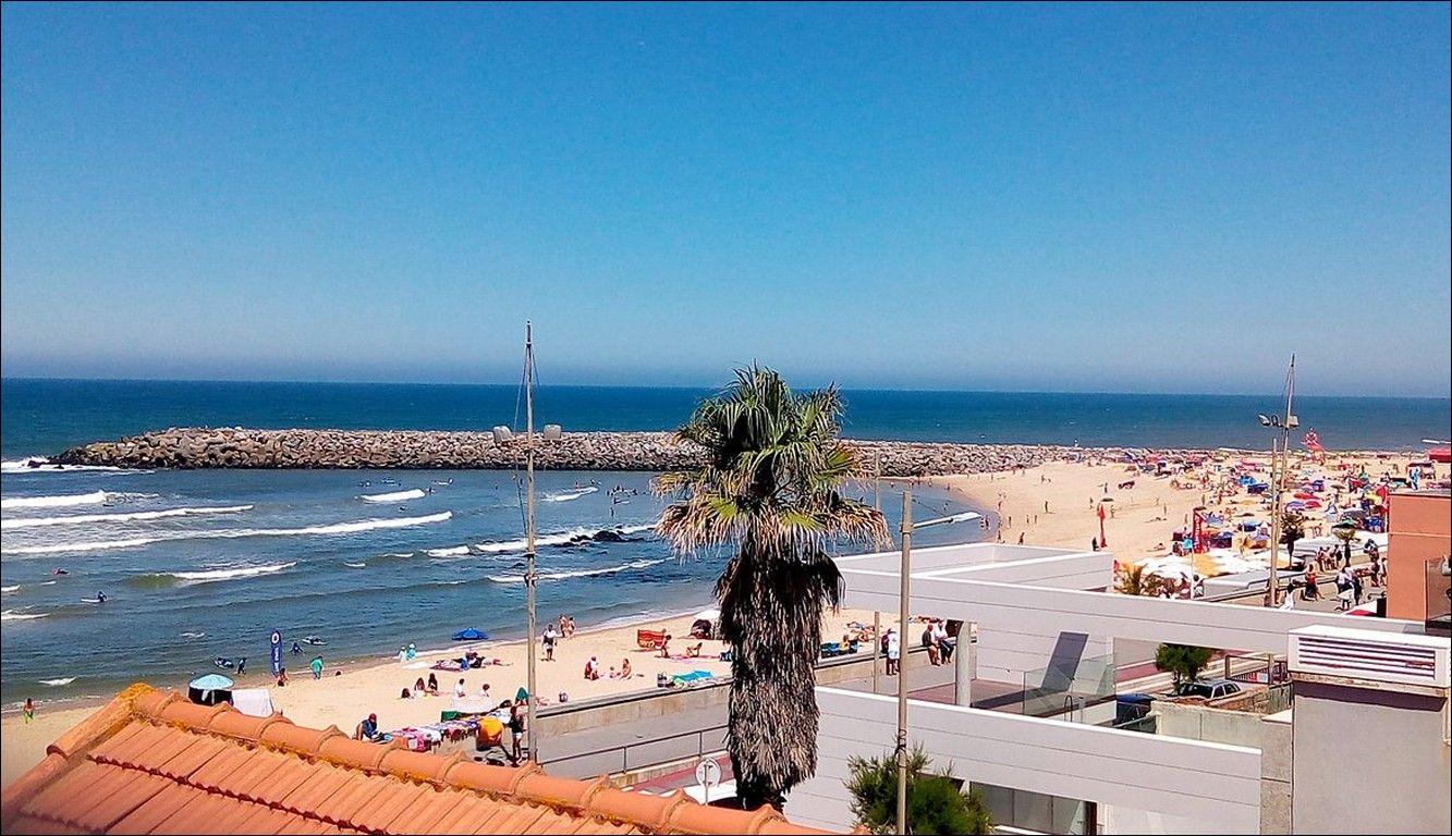 Equipa do Planetário de Espinho com ação na Praia da Baía durante eclipse