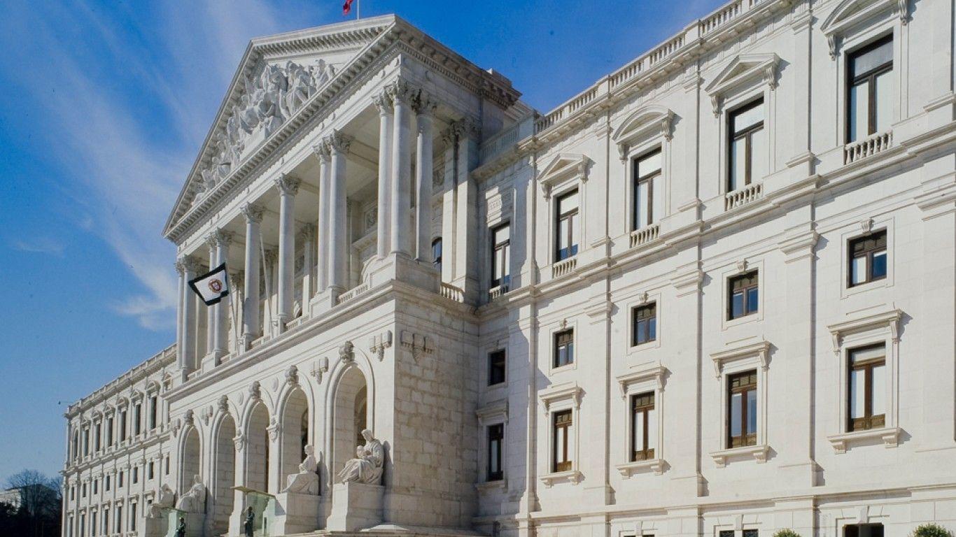 RJIES passa o teste mais fácil e é aprovado na generalidade no Parlamento