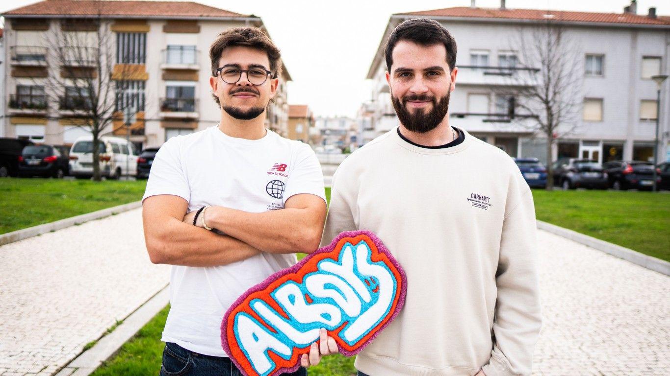 Aveirenses “Alboys” transformam tapetes em peças de arte “únicas e exclusivas”