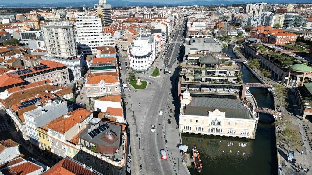 Menos automóveis, mas automóveis a mais: O que já se sabe do estudo à Avenida Lourenço Peixinho? 