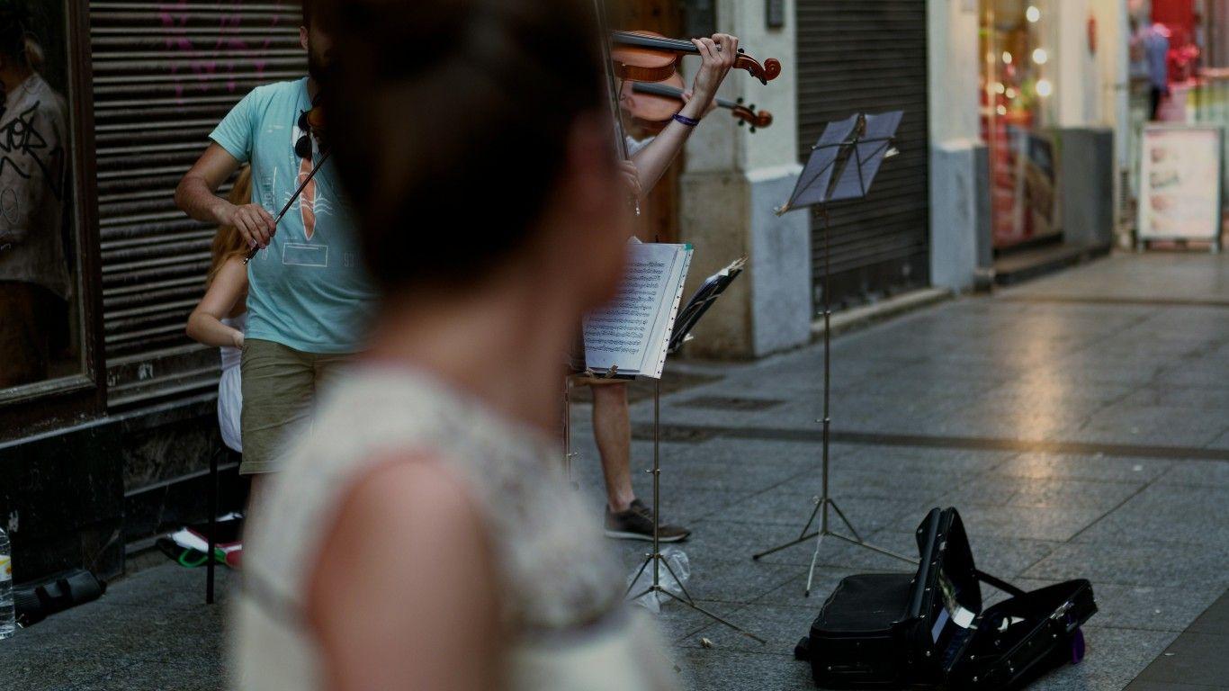 Artistas denunciam barreiras; autarquia rejeita “mendicidade” e propõe pagar atuações de rua