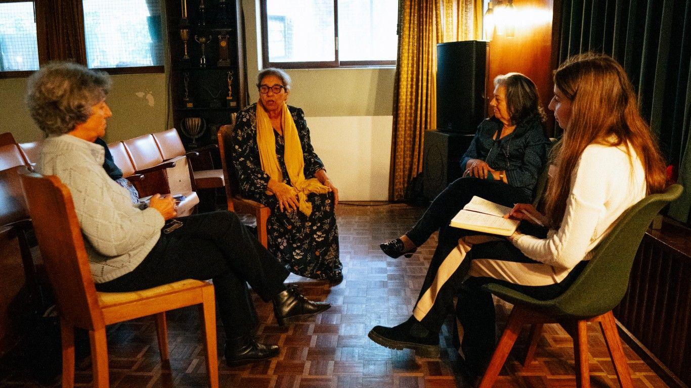 “Não queriam lá saias”: as barreiras que as mulheres começaram a derrubar depois do 25 de Abril