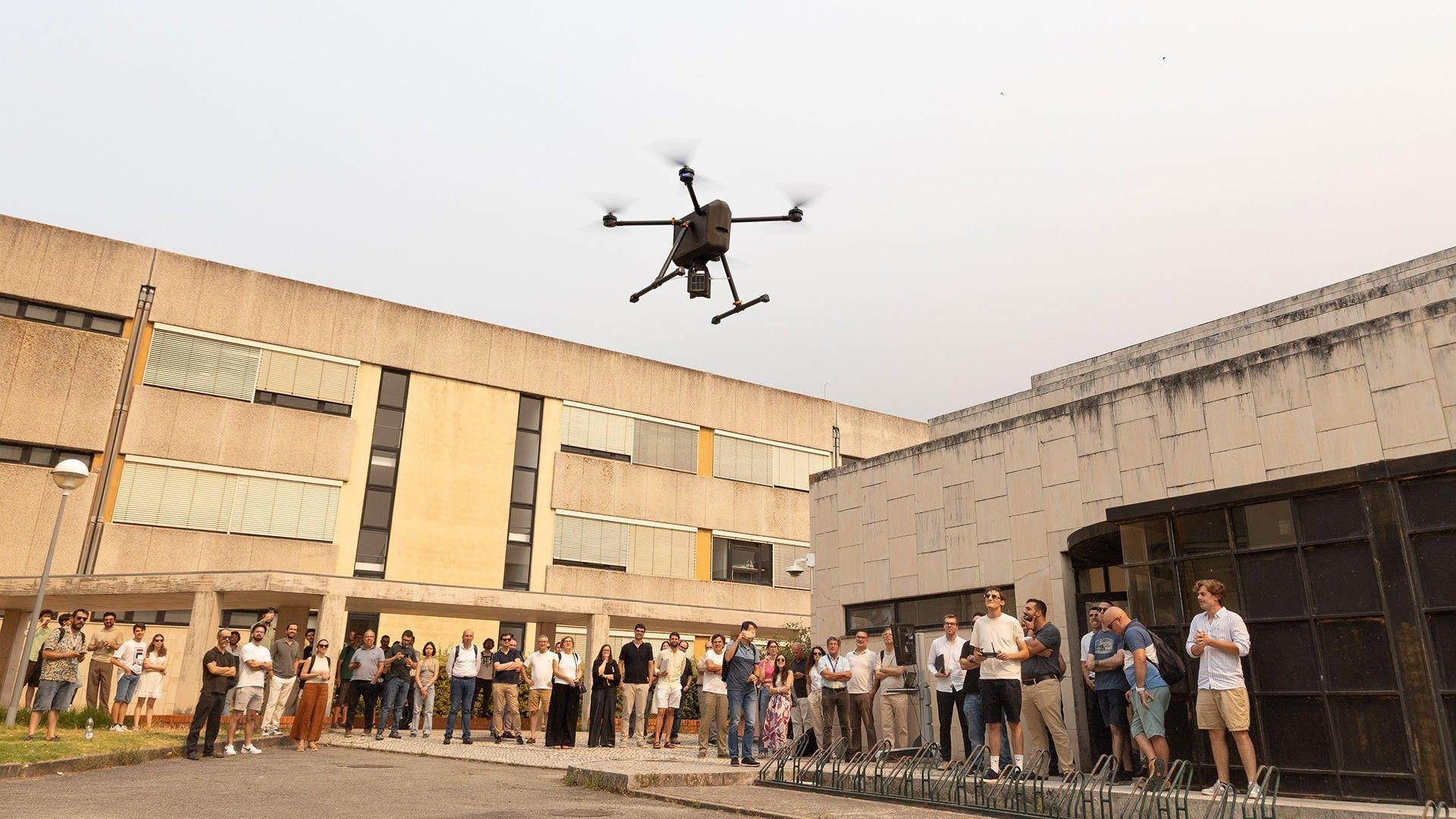 UA apresenta satélite de cortiça e inaugura laboratório de Engenharia Aeroespacial