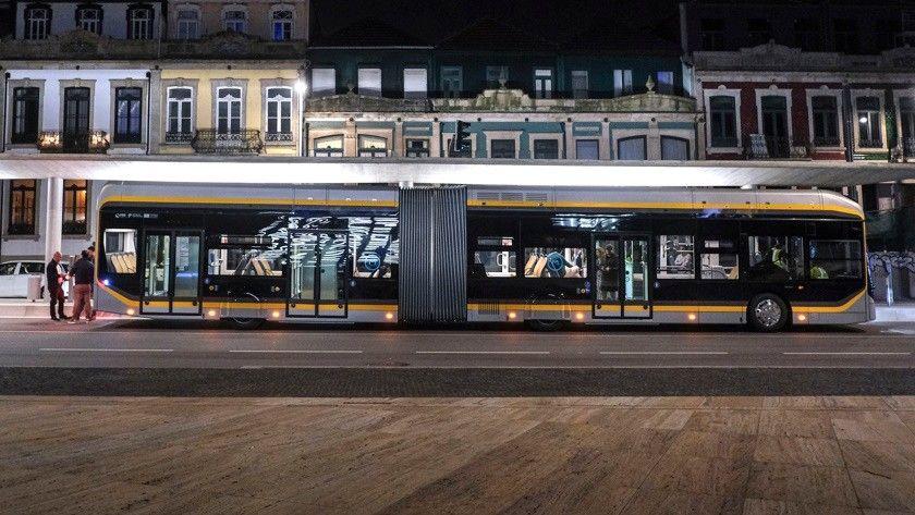 Oposição ataca “esboço” de metrobus: “Presidente decidiu que é boa solução e depois faz-se estudos”