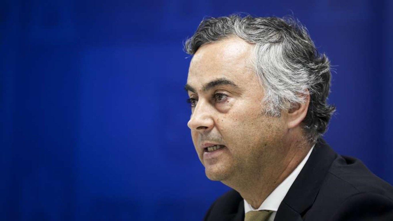 Governo acaba com acumulação de IRS Jovem e prémio salarial e anuncia aumento das propinas 