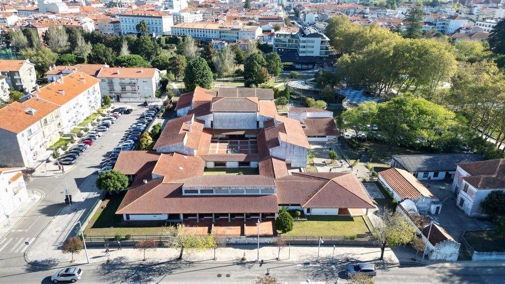 Aveiro: Demolição da antiga sede da CERCIAV já começou